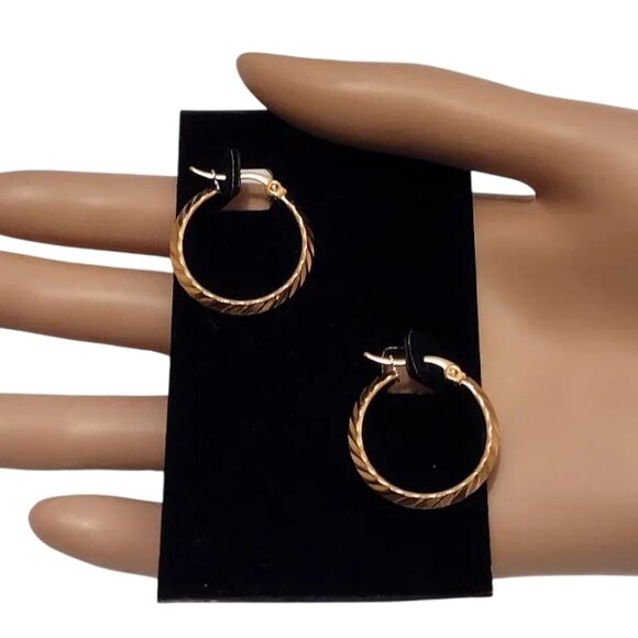 Bevel Etched 1 Inch Hoop Pierced Post Earrings Vintage Gold Tone - Picture 7 of 7